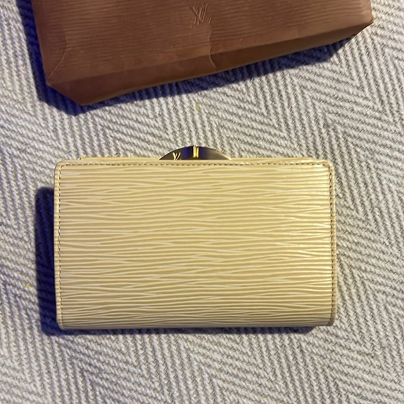 Never been used Louis Vuitton French Lock Wallet Epi Leather Cream. - Picture 3 of 4